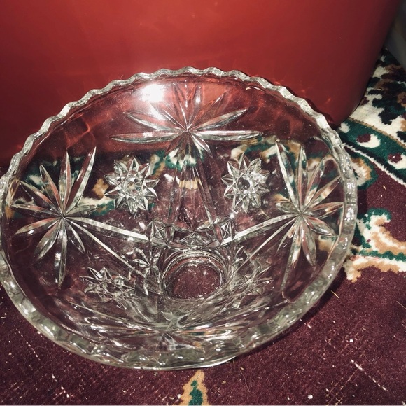 Vintage early American prescut glass Star of David pattern base of punch bowl. - Picture 2 of 6